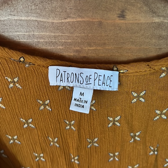 Flirty crop top with a cute tie in back - Picture 3 of 4